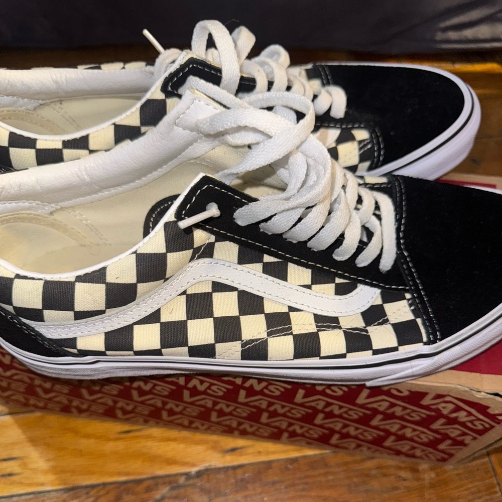 Vans - Picture 2 of 6